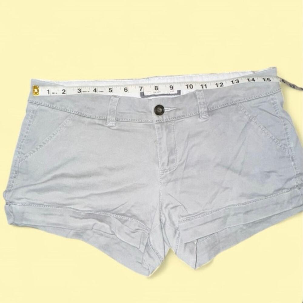 Vintage Y2K Abercrombie & Fitch low rise light gray shorts Size 4